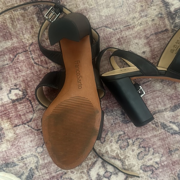 Franco Sarto Haneli block heel wrap ankle sandals in black leather - Picture 6 of 7